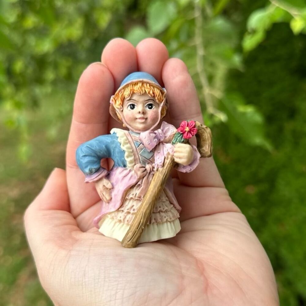 Vintage Figure Teaset Trinket Shelf Cottagecore